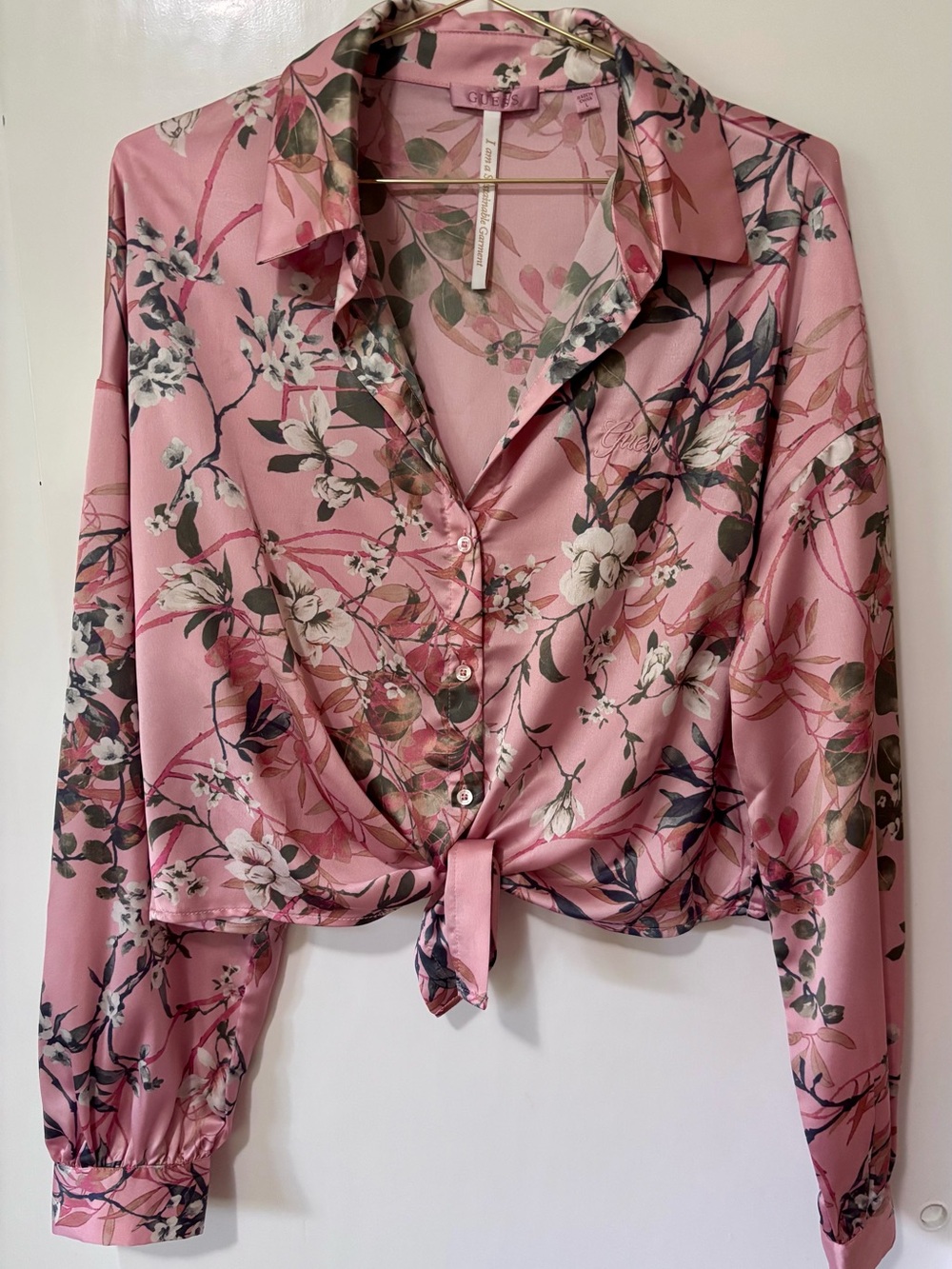 Guess| ‘Jun’ Pink Floral Satin Tie-Front Cropped Button Down Shirt Sz L - Picture 2 of 8